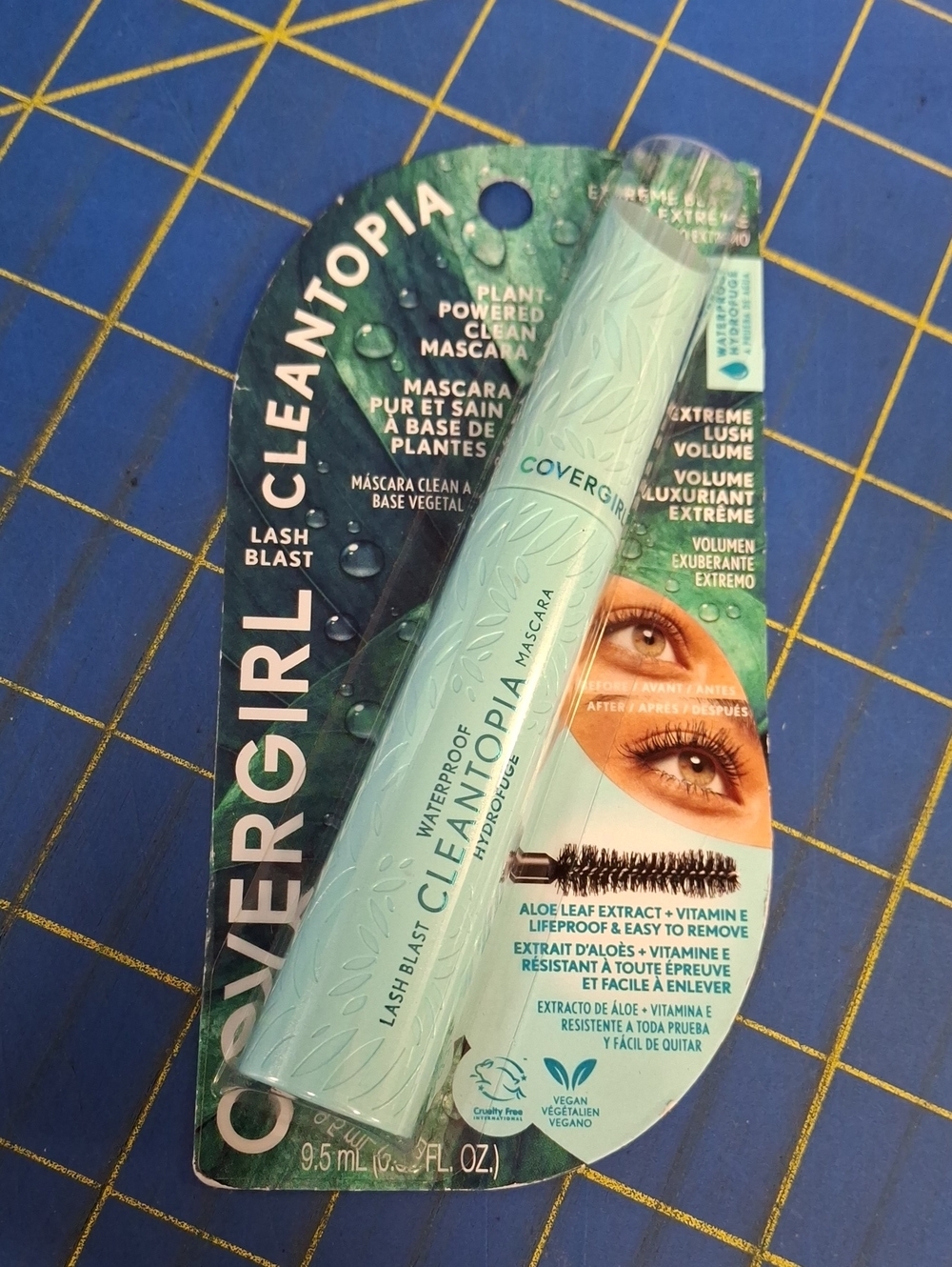 COVERGIRL Cleantopia Lash Blast Waterproof Mascara 825 Extreme Black New Sealed